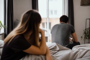 Wenn Nähe Stress auslöst: Was hinter dem Drang steckt, glückliche Beziehungen zu sabotieren